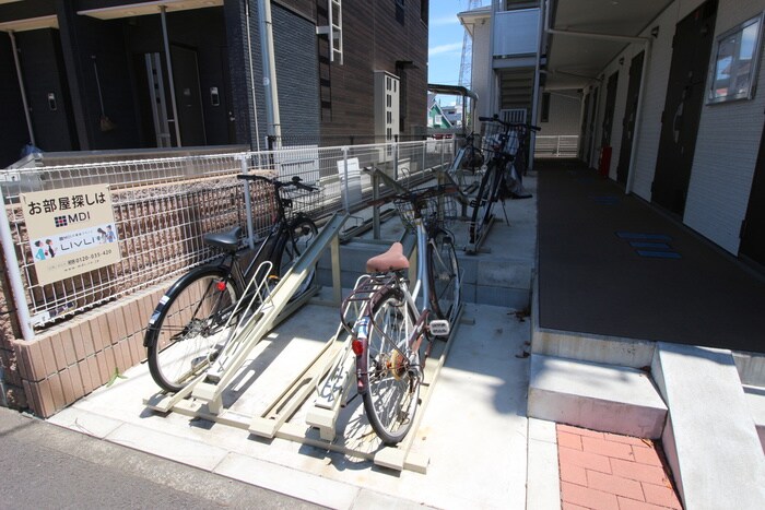 物件外観写真3　(駐輪場)
