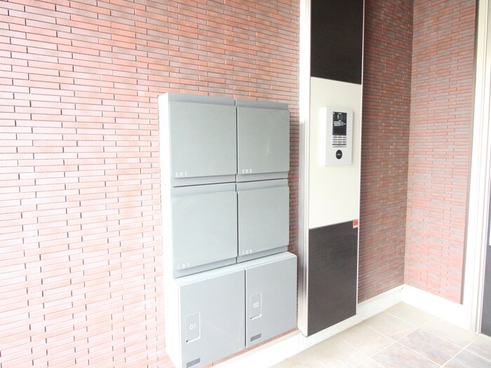 物件外観写真4　(エントランス部分)