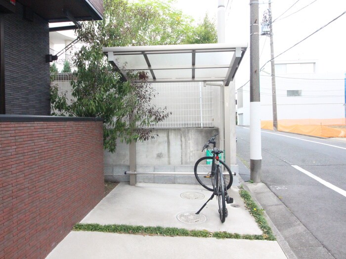 物件外観写真6　(駐輪場)