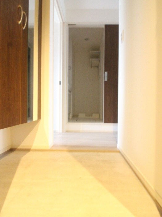 物件内観写真16　(玄関)