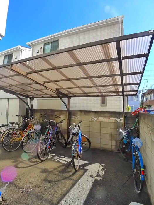 物件外観写真4　(駐輪場)