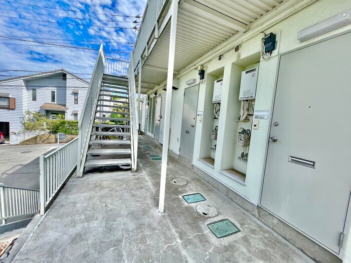 物件外観写真5　(エントランス部分)