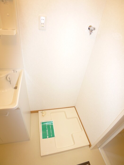 物件内観写真16　(洗濯機置場)