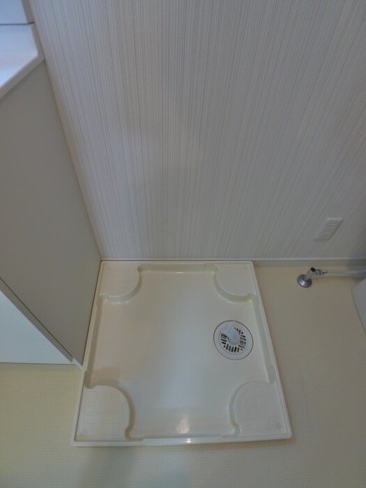 物件内観写真16　(洗濯機置場)