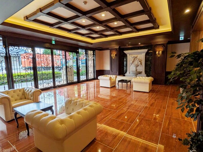 物件外観写真3　(エントランス部分)