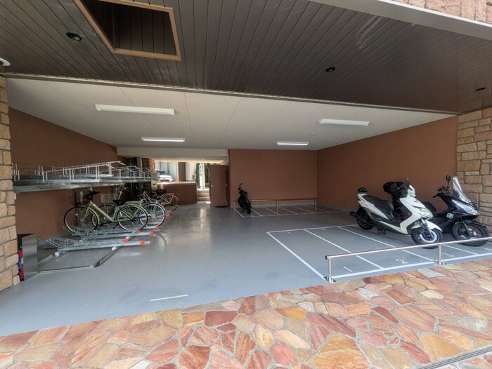 物件外観写真5　(駐輪場)