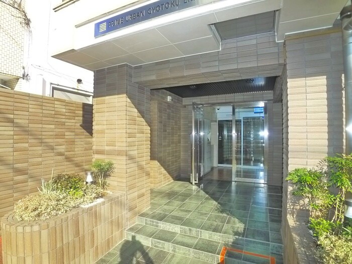 物件外観写真2　(エントランス部分)