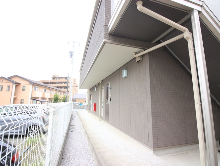 物件外観写真5　(エントランス部分)