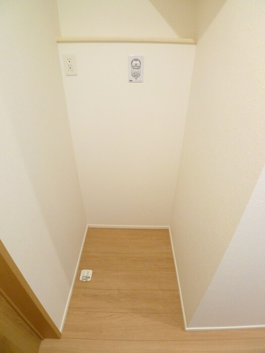 物件内観写真15　(洗濯機置場)