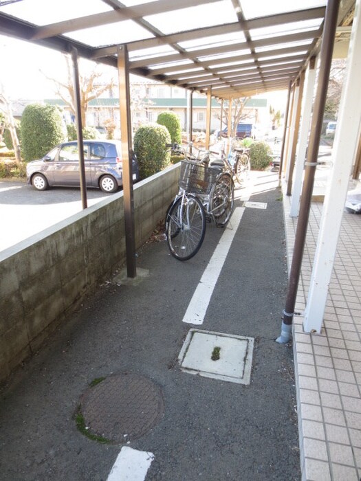 物件外観写真2　(駐輪場)