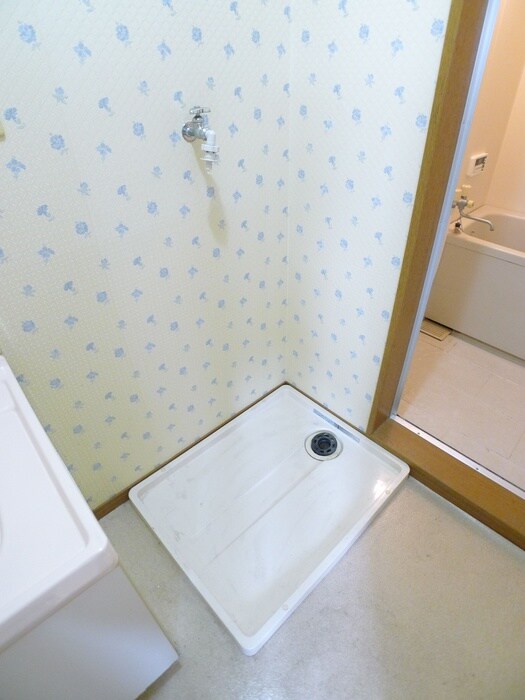 物件内観写真12　(洗濯機置場)