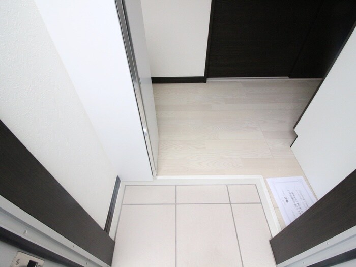 物件内観写真7　(玄関)