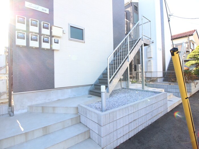 物件外観写真4　(エントランス部分)