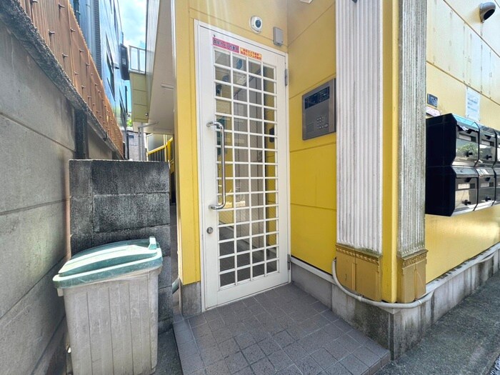 物件外観写真4　(エントランス部分)