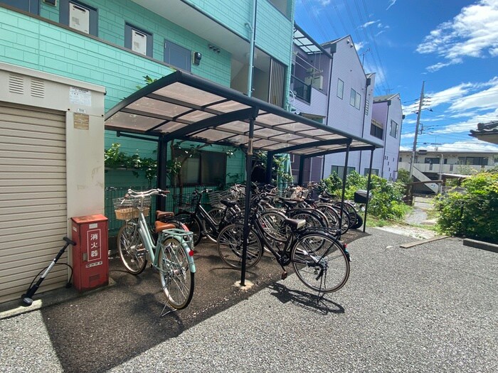 物件外観写真2　(駐輪場)