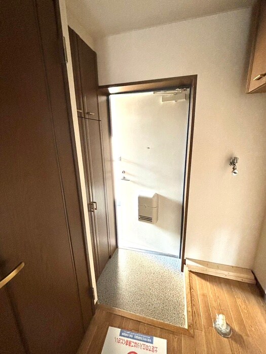 物件内観写真16　(玄関)