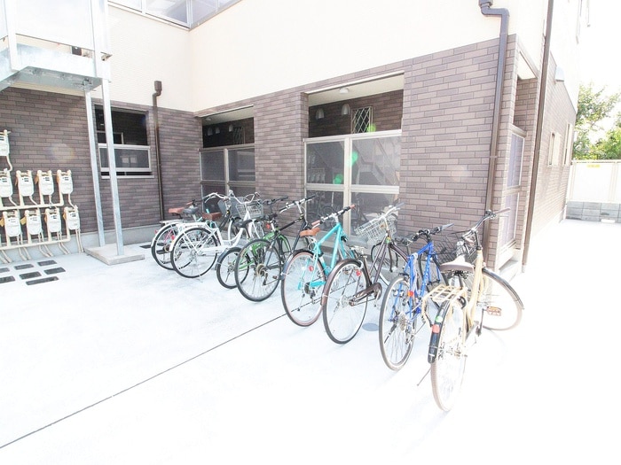 物件外観写真3　(駐輪場)