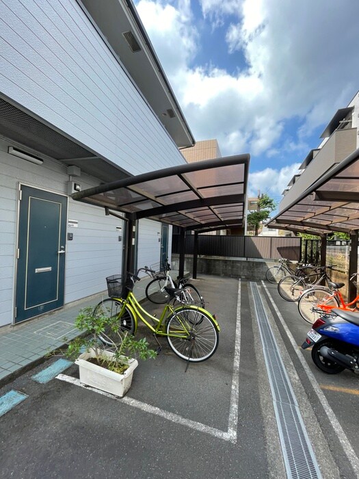 物件外観写真4　(駐輪場)