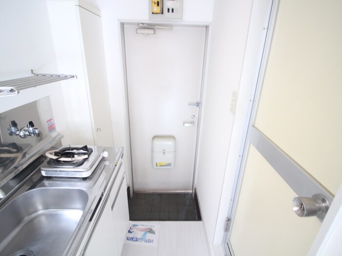 物件内観写真16　(玄関)