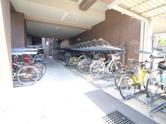 物件外観写真4　(駐輪場)