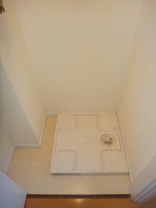 物件内観写真12　(洗濯機置場)