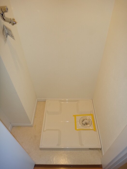 物件内観写真12　(洗濯機置場)