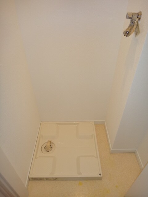 物件内観写真12　(洗濯機置場)