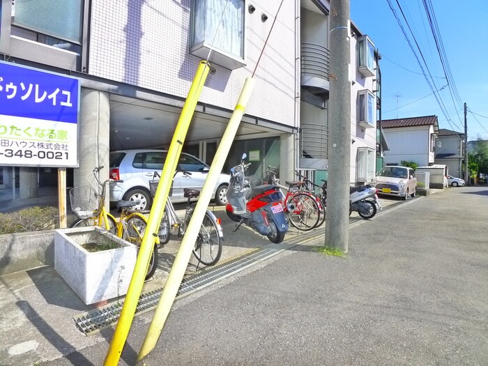 物件外観写真5　(駐輪場)