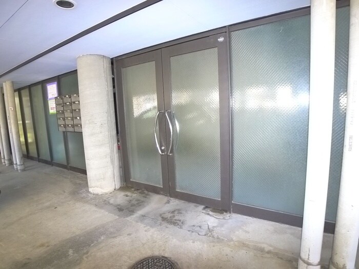 物件外観写真6　(エントランス部分)