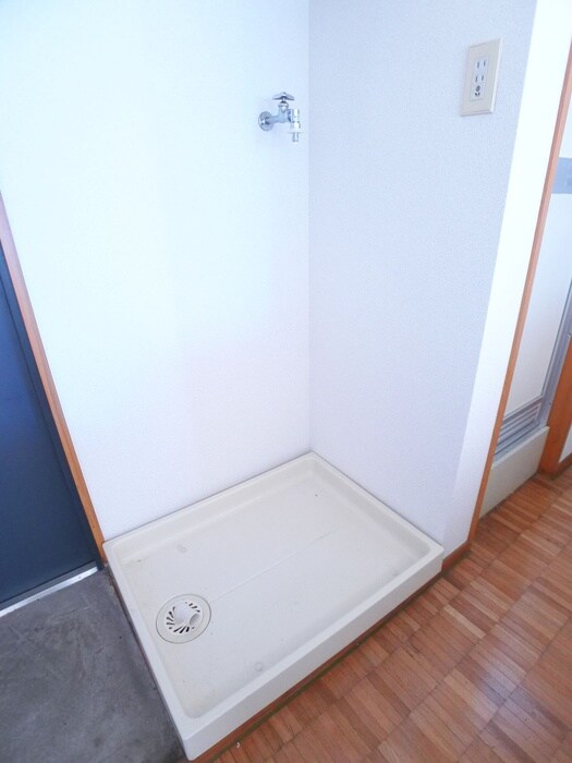 物件内観写真15　(洗濯機置場)