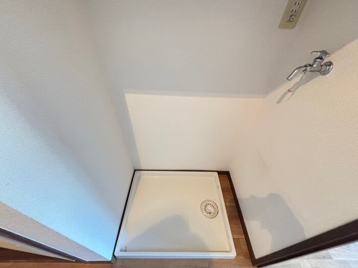 物件内観写真8　(洗濯機置場)