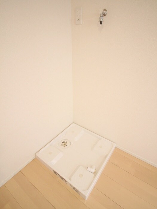 物件内観写真16　(洗濯機置場)