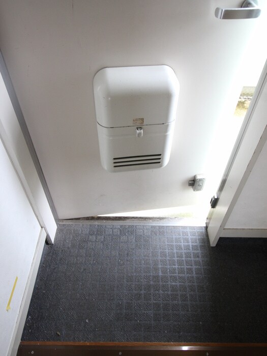 物件内観写真12　(玄関)