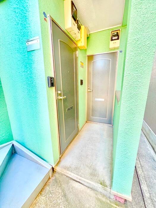 物件外観写真2　(エントランス部分)