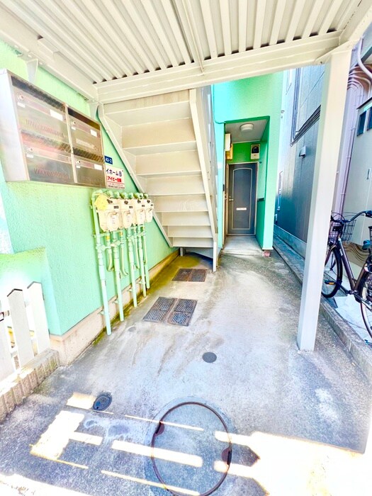 物件外観写真6　(エントランス部分)