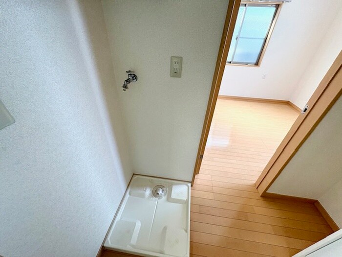 物件内観写真12　(洗濯機置場)