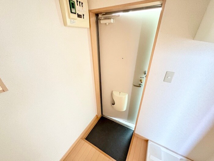 物件内観写真15　(玄関)
