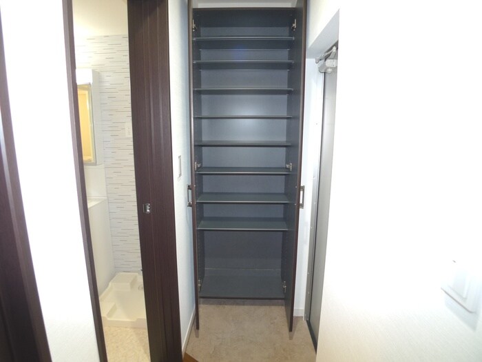 物件内観写真12　(玄関)