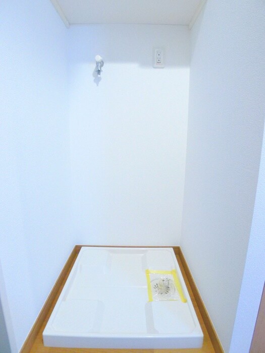 物件内観写真16　(洗濯機置場)