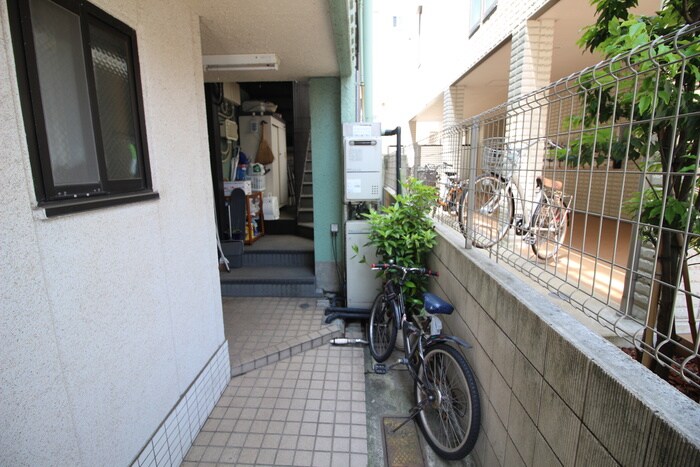 物件外観写真4　(エントランス部分)