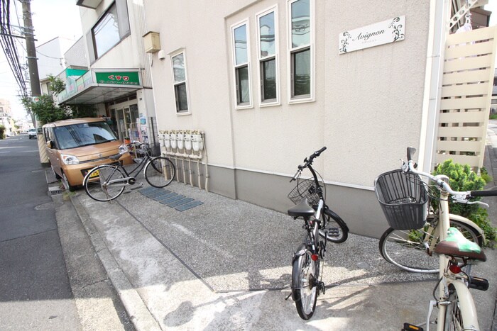 物件外観写真3　(駐輪場)