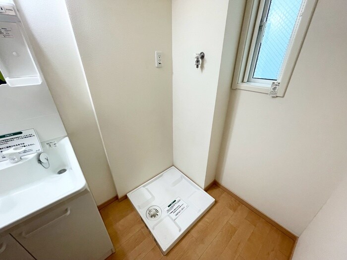 物件内観写真12　(洗濯機置場)