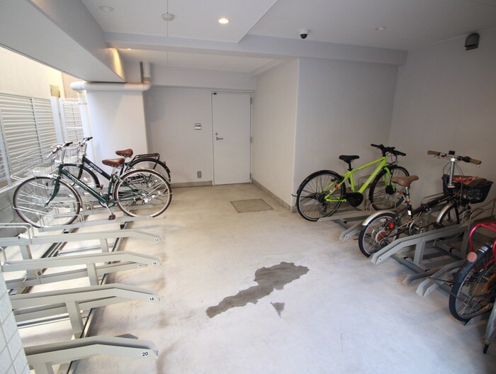 物件外観写真3　(駐輪場)