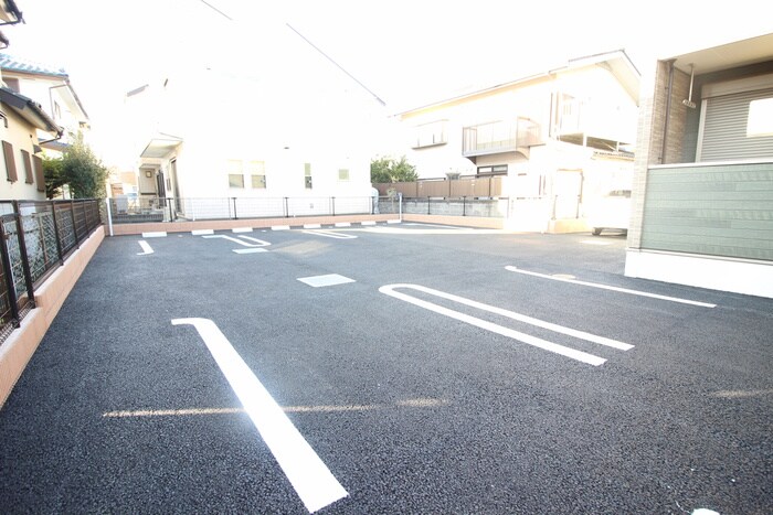 物件外観写真5　(駐車場)