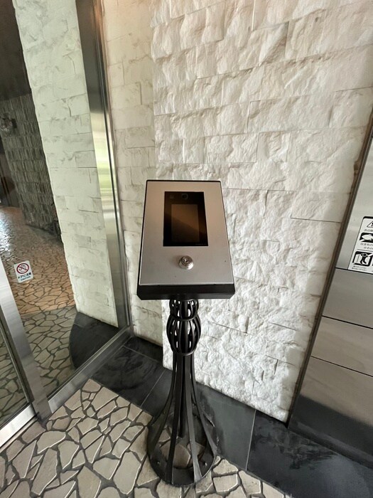 物件外観写真6　(エントランス部分)