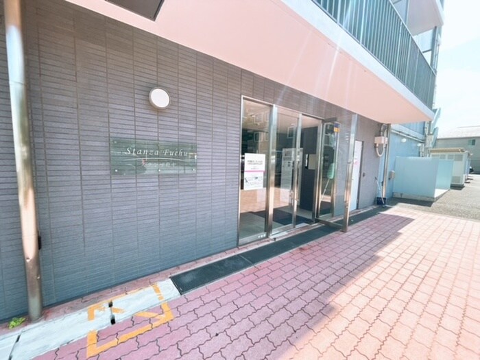 物件外観写真5　(エントランス部分)