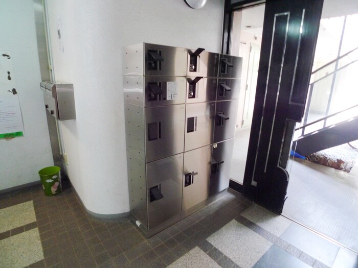 物件外観写真2　(エントランス部分)