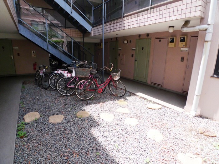 物件外観写真5　(駐輪場)
