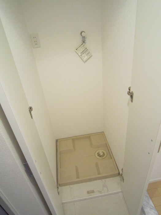 物件内観写真16　(洗濯機置場)