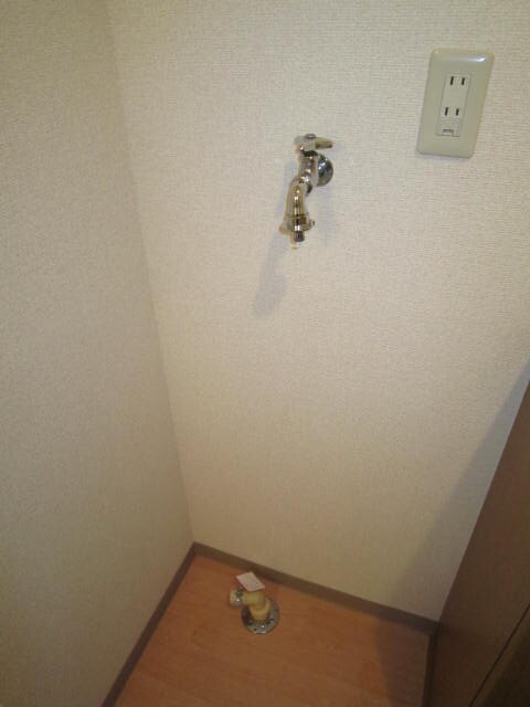 物件内観写真13　(洗濯機置場)